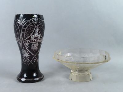 two vases that are sitting next to each other on a table