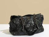 sac cabas Chanel en cuir d'agneau matelassé noir
