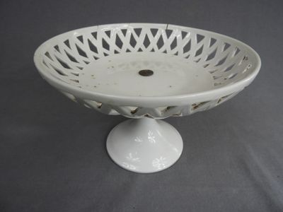 Compotier en porcelaine blanche à marli ajouré XIXème siècle…