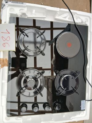 une photo d'une plaque de cuisson comportant de nombreux brûleurs