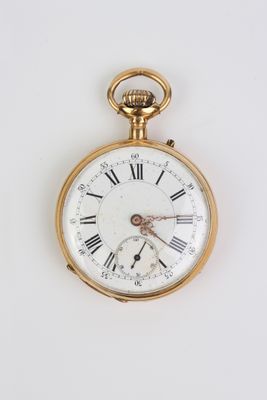 une montre de poche ancienne avec des chiffres romains sur le cadran
