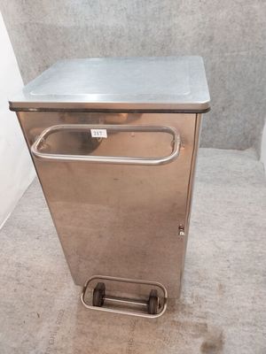Panier à linge en inox avec pédale et porte