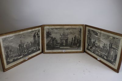 trois photos encadrées représentant une ville avec une horloge et une tour de l'horloge