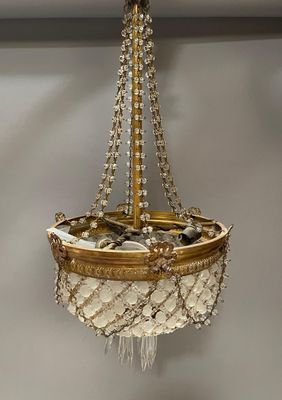 an image of a chandelier hanging from a ceiling in a room