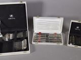 trois montres plaquées argent et un bracelet plaqué argent dans un coffret