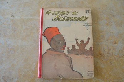 un vieux livre pour enfants avec l'image d'un bébé portant un bonnet rouge