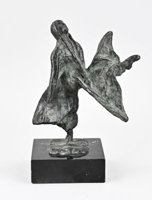 statue of a man and woman holding hands on a black base