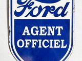 une enseigne bleue et blanche sur laquelle on peut lire « Bureau de l'agent Ford »