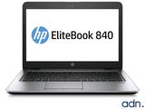 L'ordinateur portable HP EliteBook 8400 est ouvert sur un fond blanc