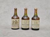trois bouteilles de vin posées l'une à côté de l'autre sur une table
