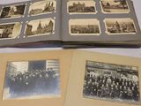 plusieurs vieilles photos en noir et blanc représentant un groupe d'hommes et de femmes