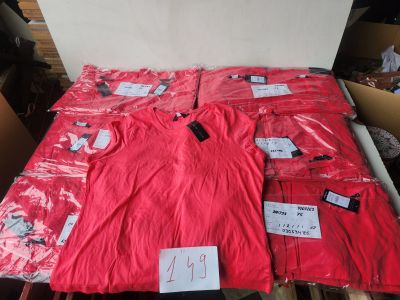 Lot composé d’environ 40 t-shirts pour femme de la marque NE…