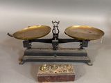 a scale that has two plates on top of it