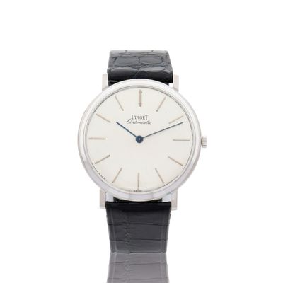 une image représentant une montre-bracelet au cadran blanc