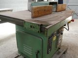 a picture of a machine that is sitting on a pallet