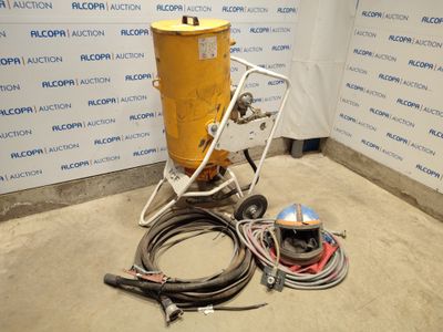 an image of a machine that is sitting on the floor
