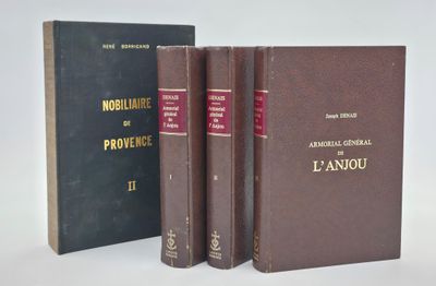 trois livres sont posés les uns à côté des autres sur une surface blanche