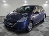 la photo d'une voiture bleue garée dans un garage
