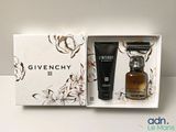 Coffret cadeau Givenchy EAP présenté dans une boîte posée sur une table