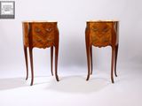 paire de commodes à plateau en marbre de style Louis XV