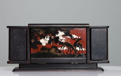 INDOCHINE. Boîte à cigarettes en bois laqué à décor de cervi…