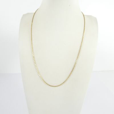 un collier à chaîne en or sur un mannequin mannequin mannequin mannequin mannequin mannequin mannequin mannequin mannequin mannequin