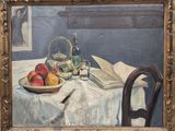 un tableau représentant un bol de pommes et une bouteille de vin posés sur une table