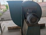 an image of a machine that is sitting on a pallet