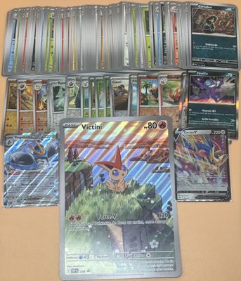 beaucoup de cartes sur la table