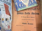 deux livres dans une boîte : l'un est en français et l'autre est en français