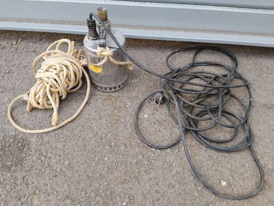 Pompe Immergée UNILIFT KP250 N° de série : P311470167