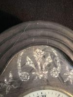 OEil de bœuf en bois noirci violoné à décor burgauté, avec u… (photo 2)