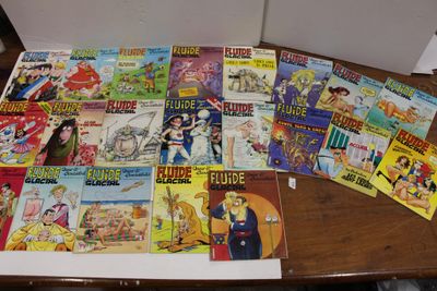 beaucoup de bandes dessinées sur la table