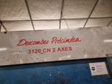 a sign on the wall of a building that says descontes precinea