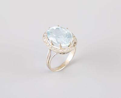Bague ovale en aigue-marine et diamants