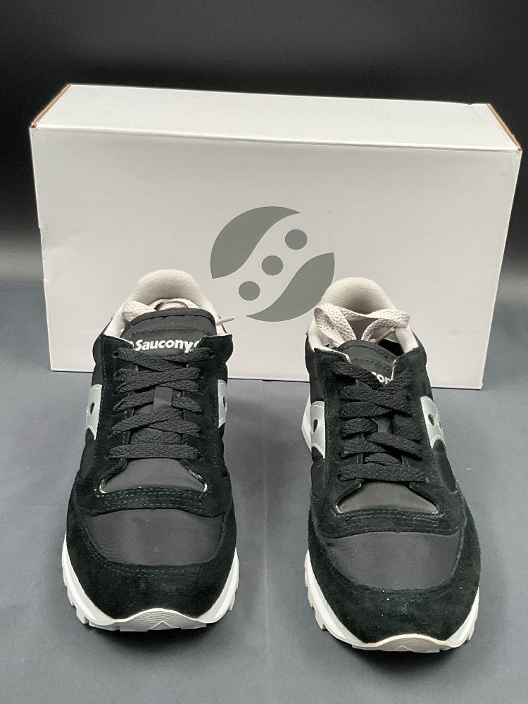SAUCONY ORIGINALS, modèle JAZZ, paire de baskets pointure 37,5. État neuf avec la boîte.