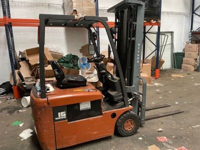 LJ SAS CMCMRS DISTRIBUTION. 1 chariot élévateur NISSAN 15 Frontal Trip - Photo 1