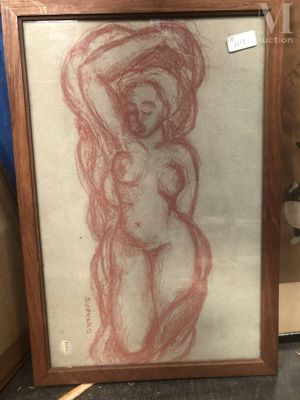 dessin représentant une femme nue, encadré dans un cadre en bois posé sur une table