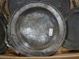 many pans that are sitting on a table