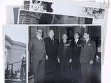 plusieurs photos en noir et blanc d'hommes en costume-cravate posant devant un immeuble