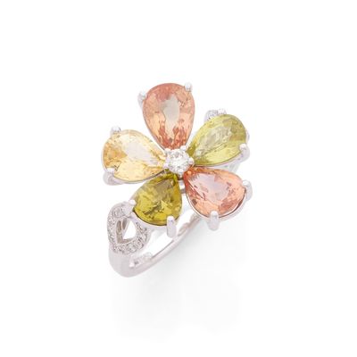 une bague en forme de fleur, sertie de saphirs multicolores et de diamants, signée Van Cleef