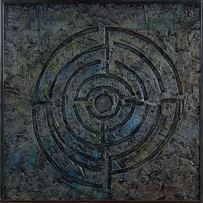 peinture représentant un motif circulaire avec une croix au centre