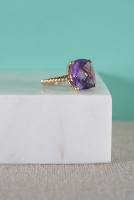 Bague en or jaune 14 carats avec améthorate