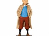statue d'un homme en trench-coat, debout sur un socle