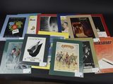un grand nombre de livres posés sur une table