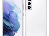 un Samsung Note 20 blanc avec un appareil photo à l'arrière