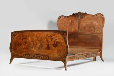 Lit Art Nouveau en Acajou Sculpté et Marqueterie