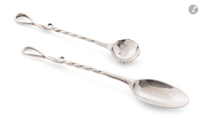 ANGLETERRE XIXe siècle Ensemble de deux cuillers à thé en ar…