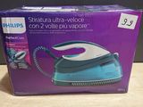 La boîte du fer à repasser à vapeur Philips Ultra-Voice est posée sur la table.