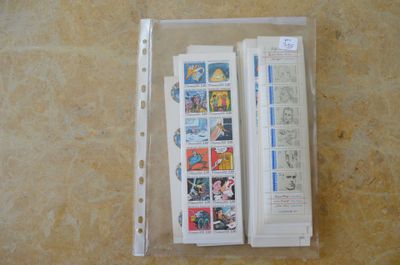 une photo d'une photo d'un livre avec des timbres